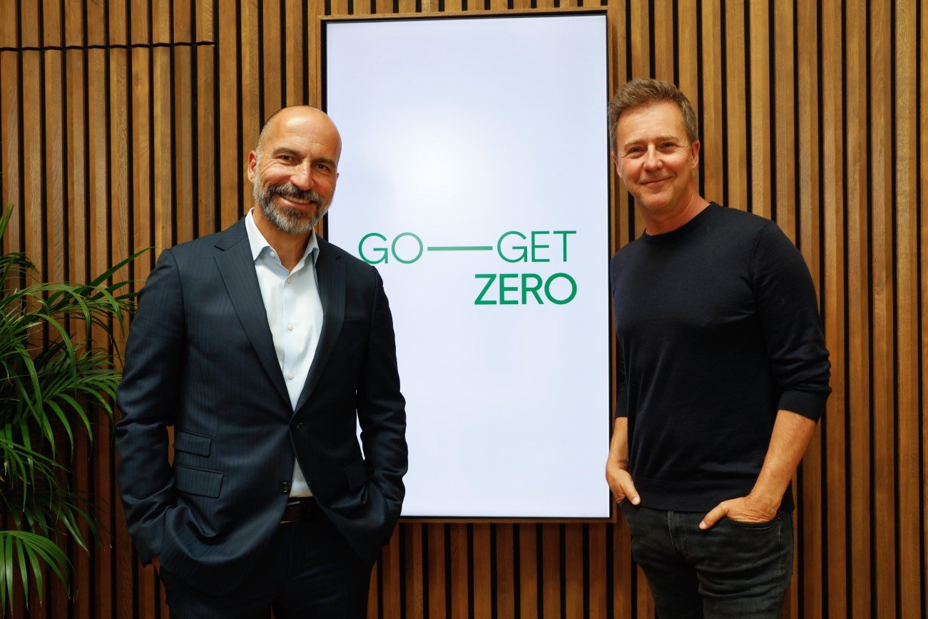 Konferencja Go-Get Zero w Londynie. Na zdj. CEO Ubera Dara Khosrowshahi oraz aktor Edward Norton.