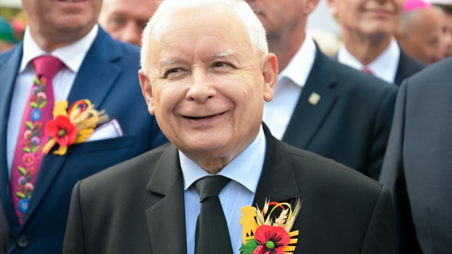 Jarosław Kaczyński ogłosił wyższe czternastki. Jest jeden haczyk.