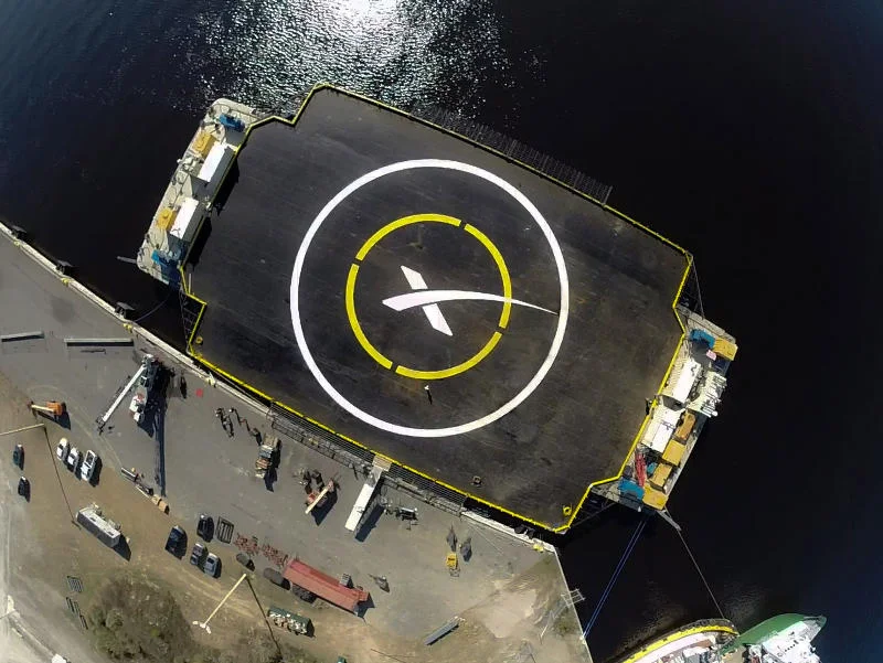 Platforma do lądowania statku Falcon-9.