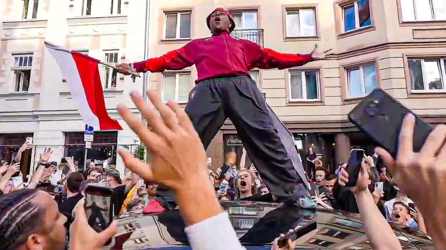 YouTuber odwiedził Polskę rok temu – w lipcu 2024 roku. Przyjechał do Warszawy i Krakowa.