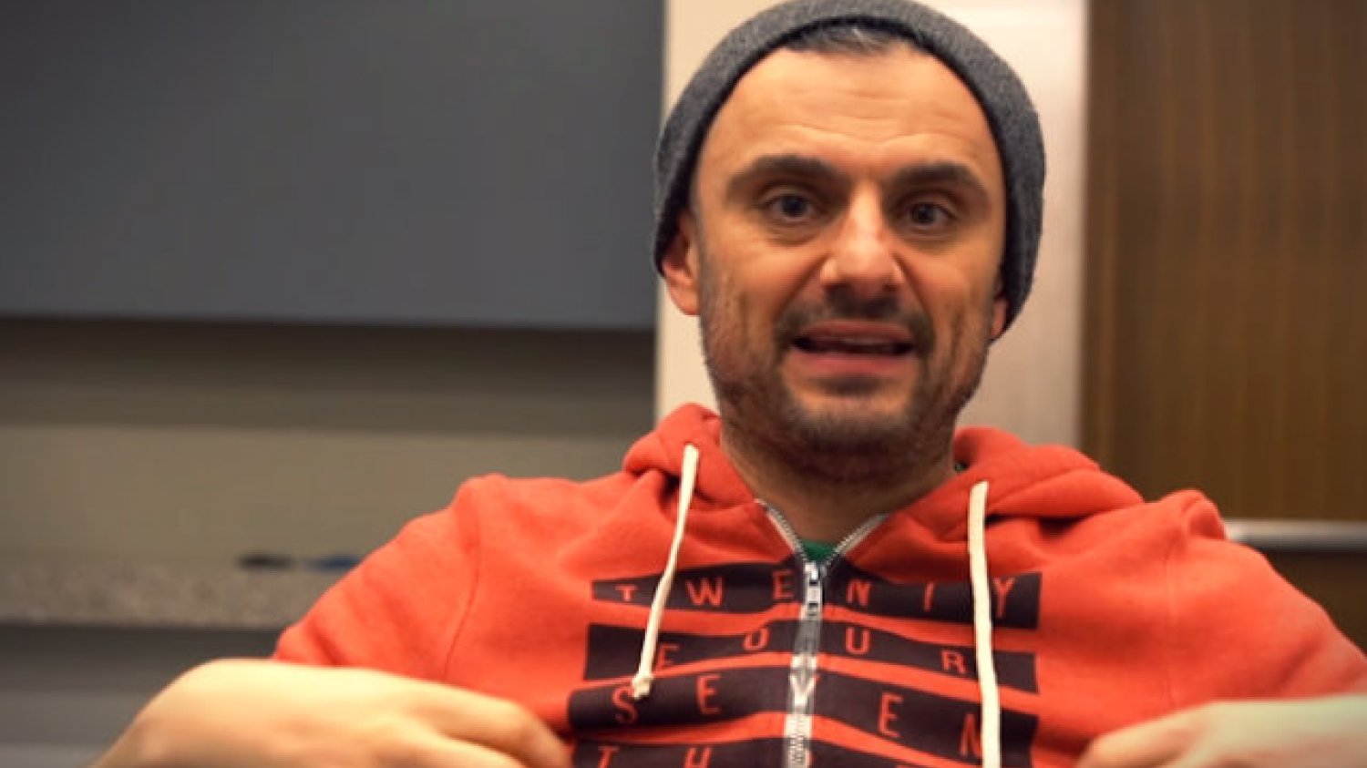 Znany ze swoich internetowych vlogów przedsiębiorca nie pozostawił na zagrożonych utratą pracy ludziach suchej nitki, oskarżając ich o tchórzostwo