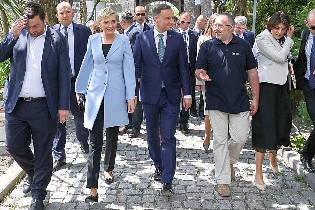Kuzik szyje nie tylko sukienki, ale i płaszcze czy kurtki