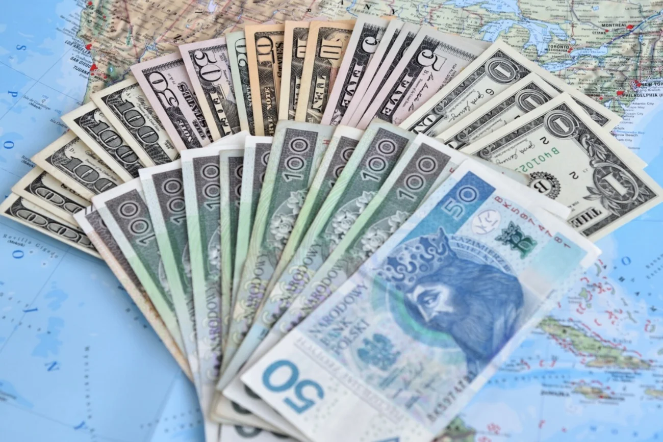Złoty i dolar.