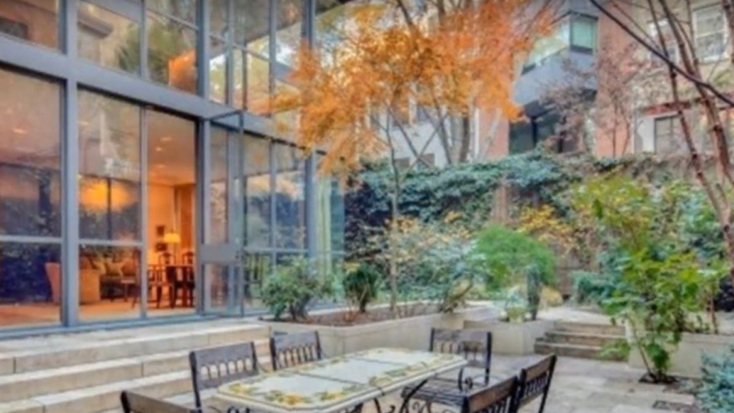 XIX-wieczny Milbank House w Greenwich Village na Manhattanie na sprzedaż. Ogród i taras na dachu to tylko namiastka tego, co ma do zaoferowania ta niezwykła nieruchomości.
