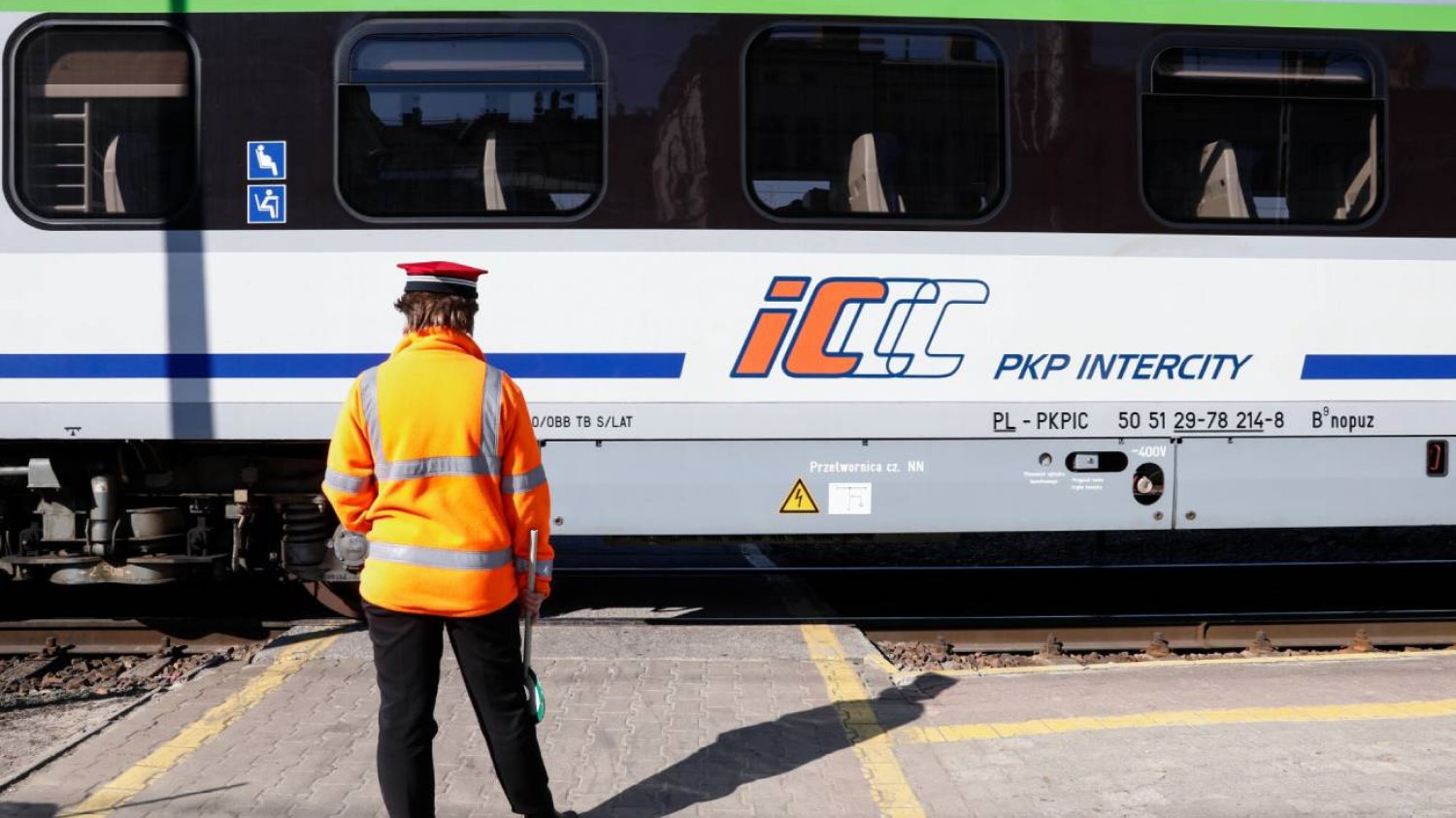 pociąg PKP Intercity na stacji