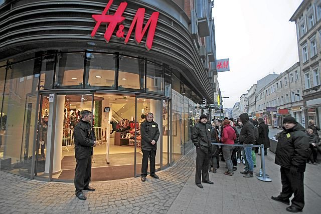 H&M dopuszcza się palenia tony ubrań, których nie udało mu się sprzedać.