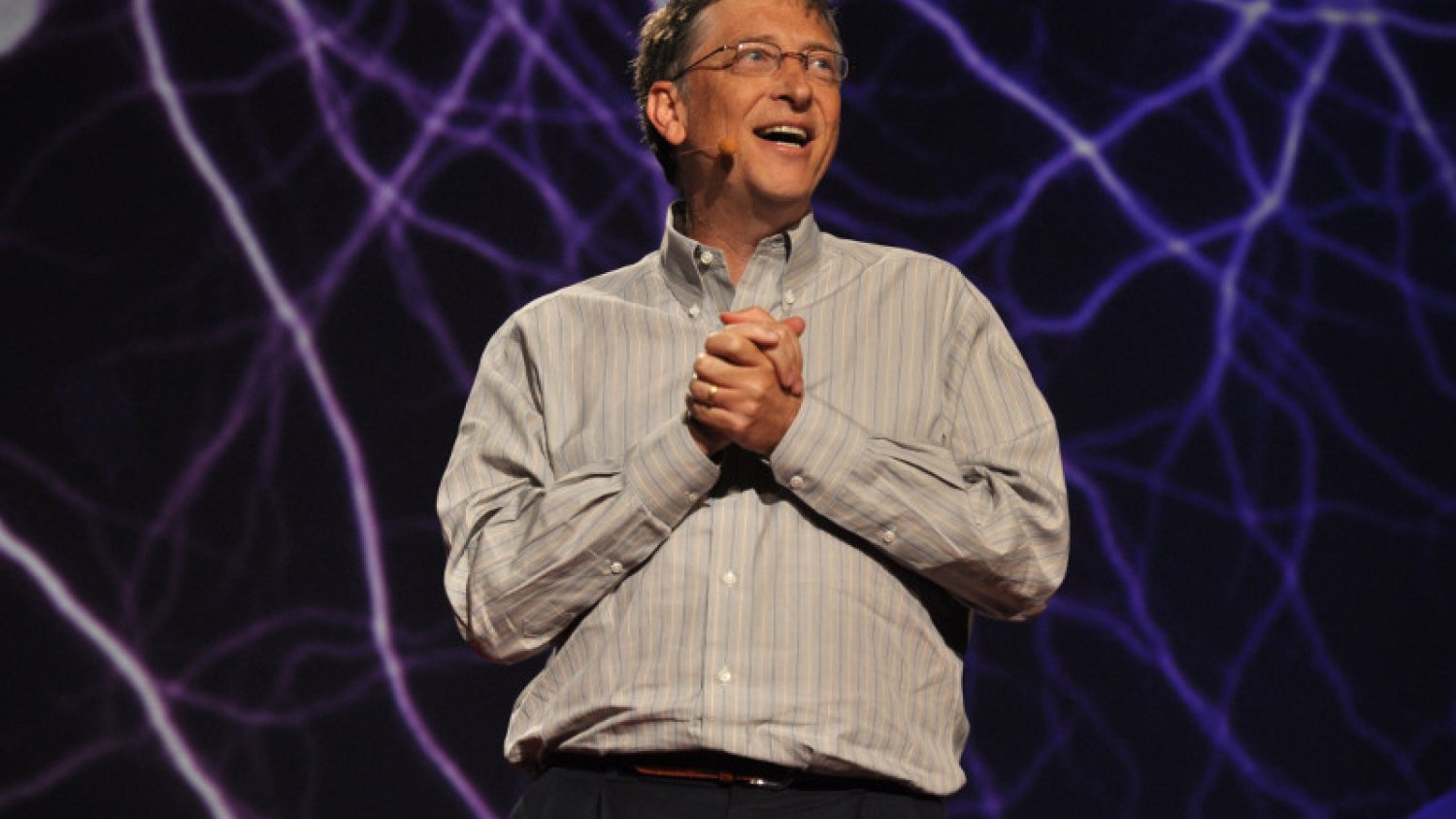 „Jeżeli umrzesz biedny, to jest to twój błąd” — stwierdził kiedyś Bill Gates. 5 inspirujących rad, które mogą pomóc zostać milionerem w wieku 30 lat.