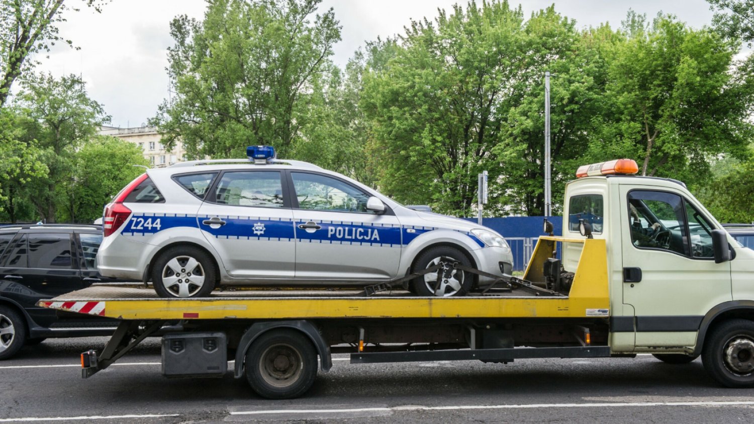 Polska Policja nie ma wykupionego autocasco na flotę. Funkcjonariusze kupują AC samodzielnie