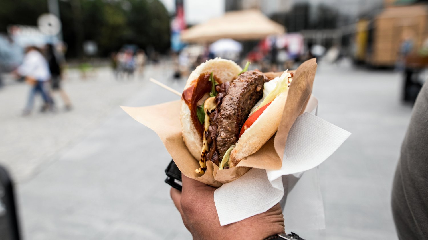 Hamburger z CBD, czyli medyczną marihuaną, będzie sprzedawany w sklepie znanej amerykańskiej sieci fast-food Carl's Jr.
