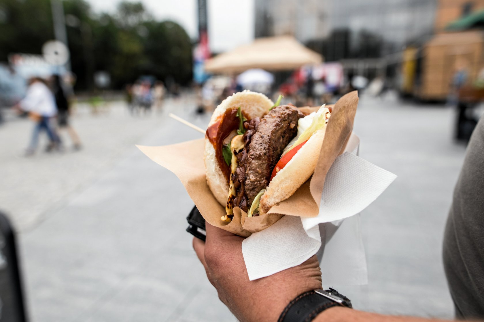 Hamburger z CBD, czyli medyczną marihuaną, będzie sprzedawany w sklepie znanej amerykańskiej sieci fast-food Carl's Jr.