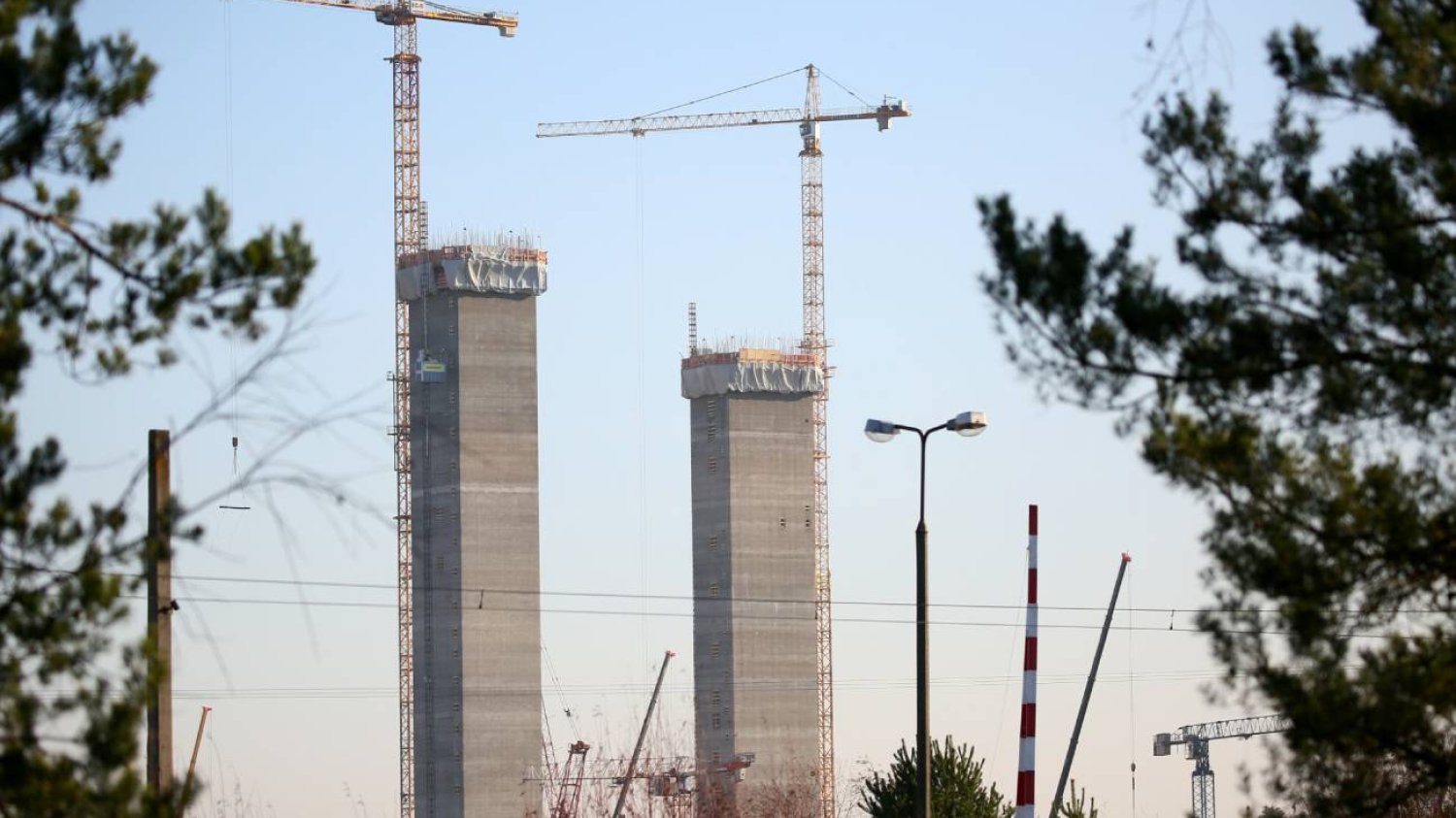 Zestawienie inwestycji porzuconych i czekających latami na ukończenie.