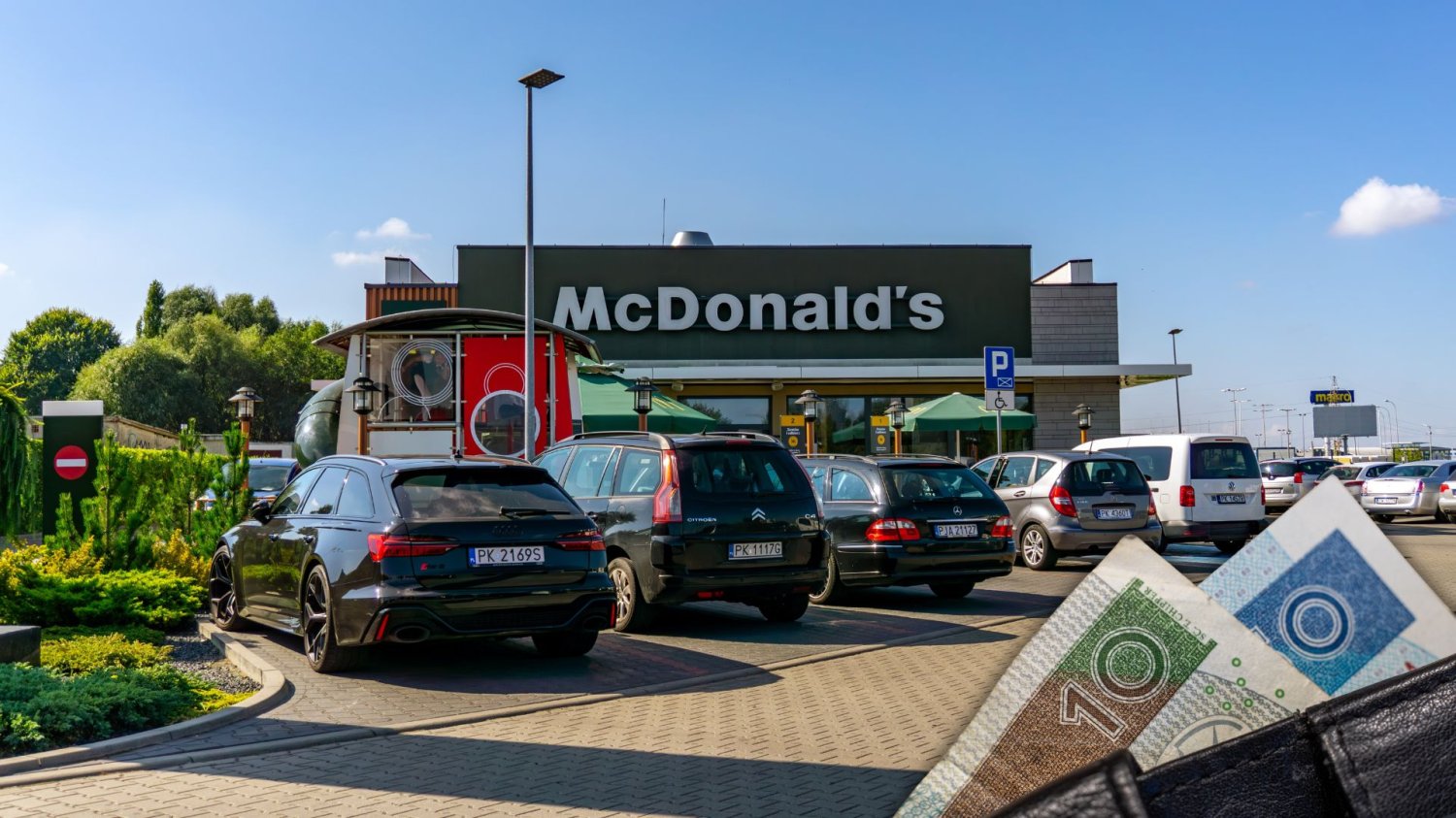 Parking przy McDonald’s pułapką na klientów. 150 zł kary "gestem dobrej woli". Parking McDonald’s, pieniądze w portfelu.