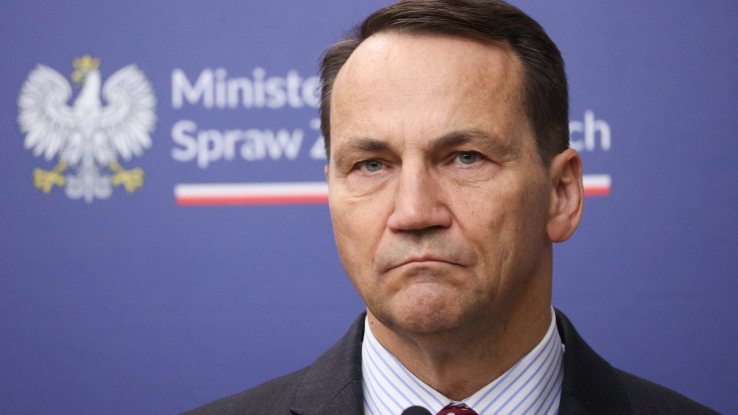Radosław Sikorski prowadzi rozmowy z MSZ Chin w kontekście cła na elektryki i wojny na Ukrainie