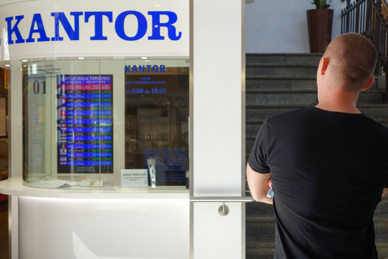 1 grudnia złoty odrobinę wzmocnił swoją wartość względem środy