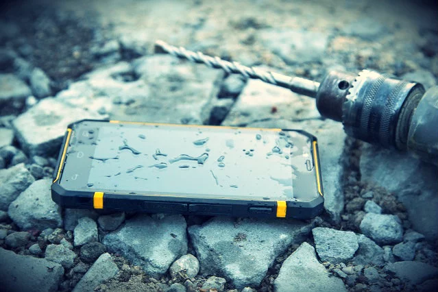 Smartfon Drive 4, reklamowany jako telefon dla twardzieli, jest jedną z droższych propozycji od Kruger&Matz.