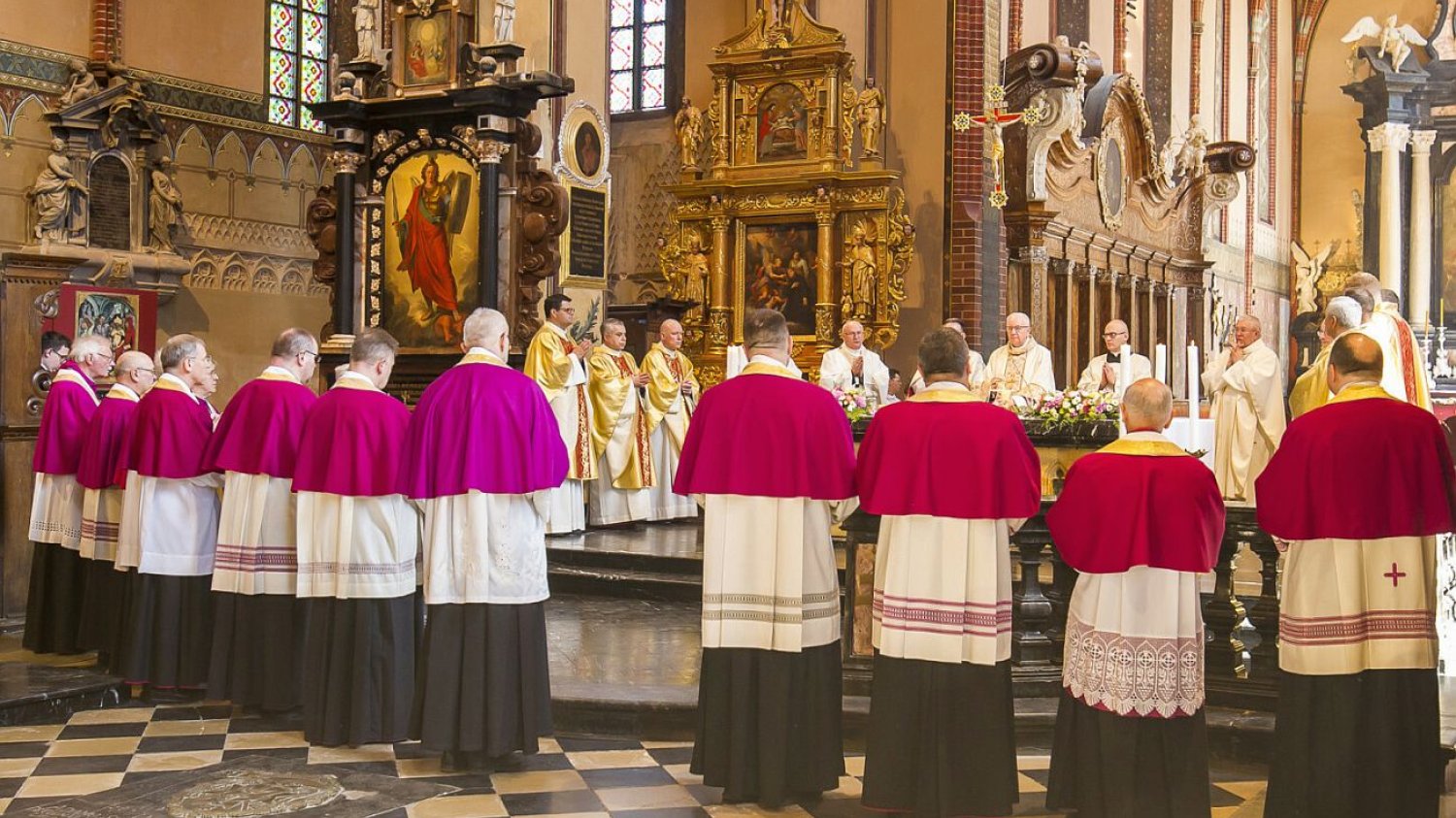 W 2024 roku państwo wyda na dopłaty do księżowskich składek i emerytur ponad ćwierć miliarda złotych