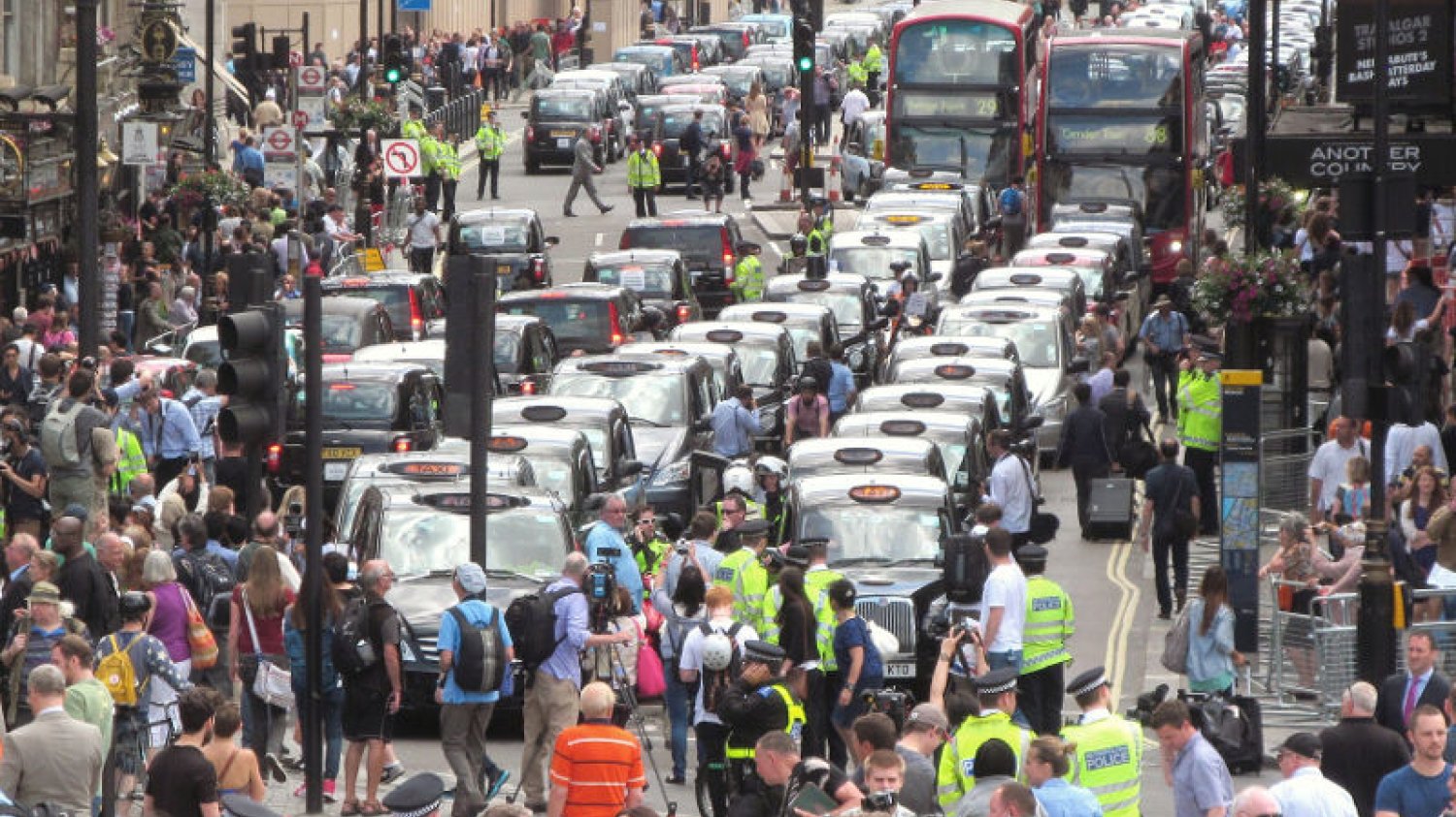 Usługi Ubera spotykają się z częstymi protestami. Na zdjęciu protest w Londynie w lipcu 2014 roku.