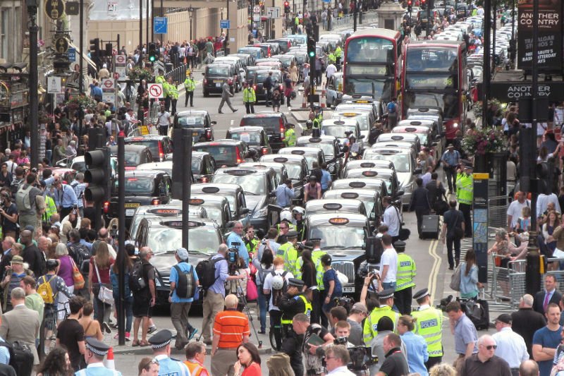 Usługi Ubera spotykają się z częstymi protestami. Na zdjęciu protest w Londynie w lipcu 2014 roku.