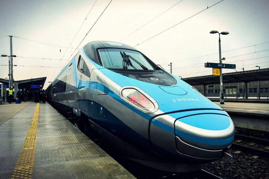 PKP inwestują w nowy tabor. Problem w tym, że stare elementy systemu szwankują.