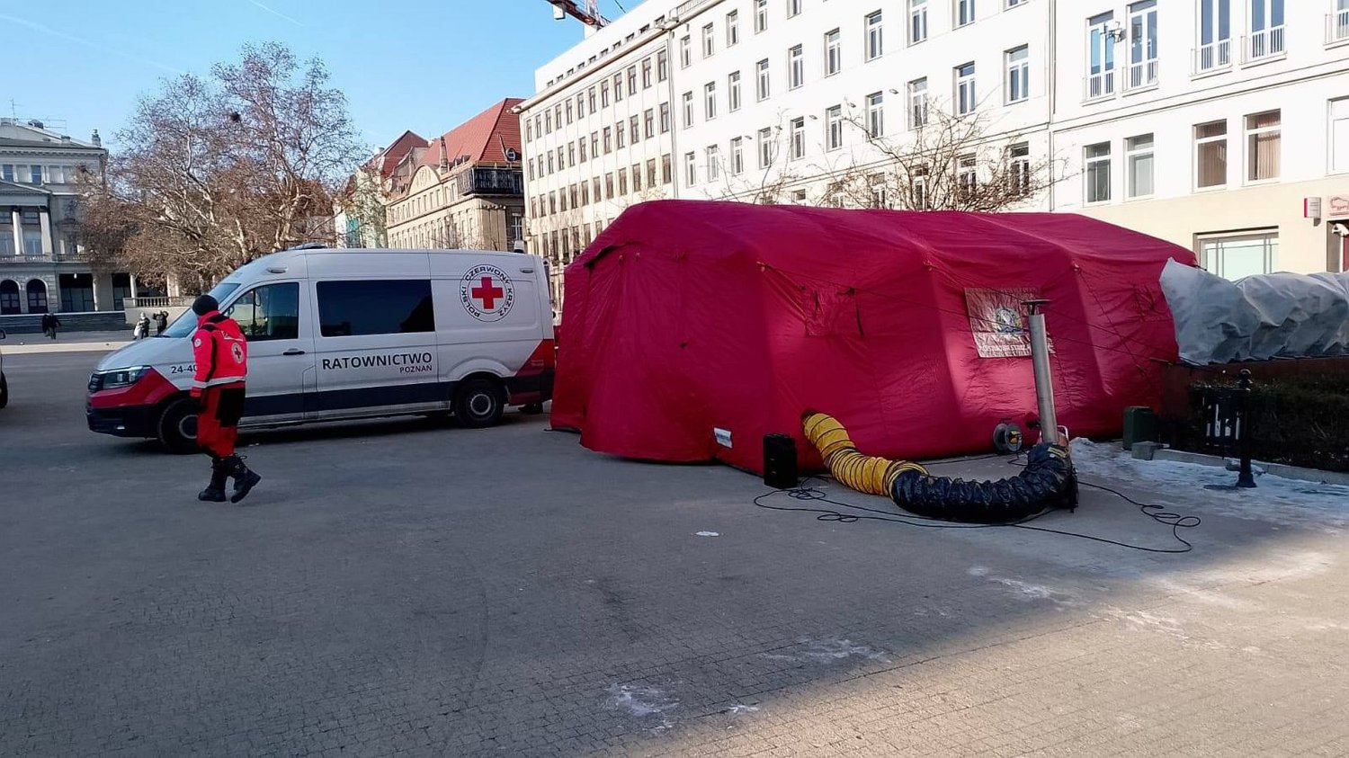Nadciąga bestia z północy. Polska mobilizuje się w walce z mrozem, stawką jest życie specjalny ogrzewany namiot rozstawiony przez strażaków