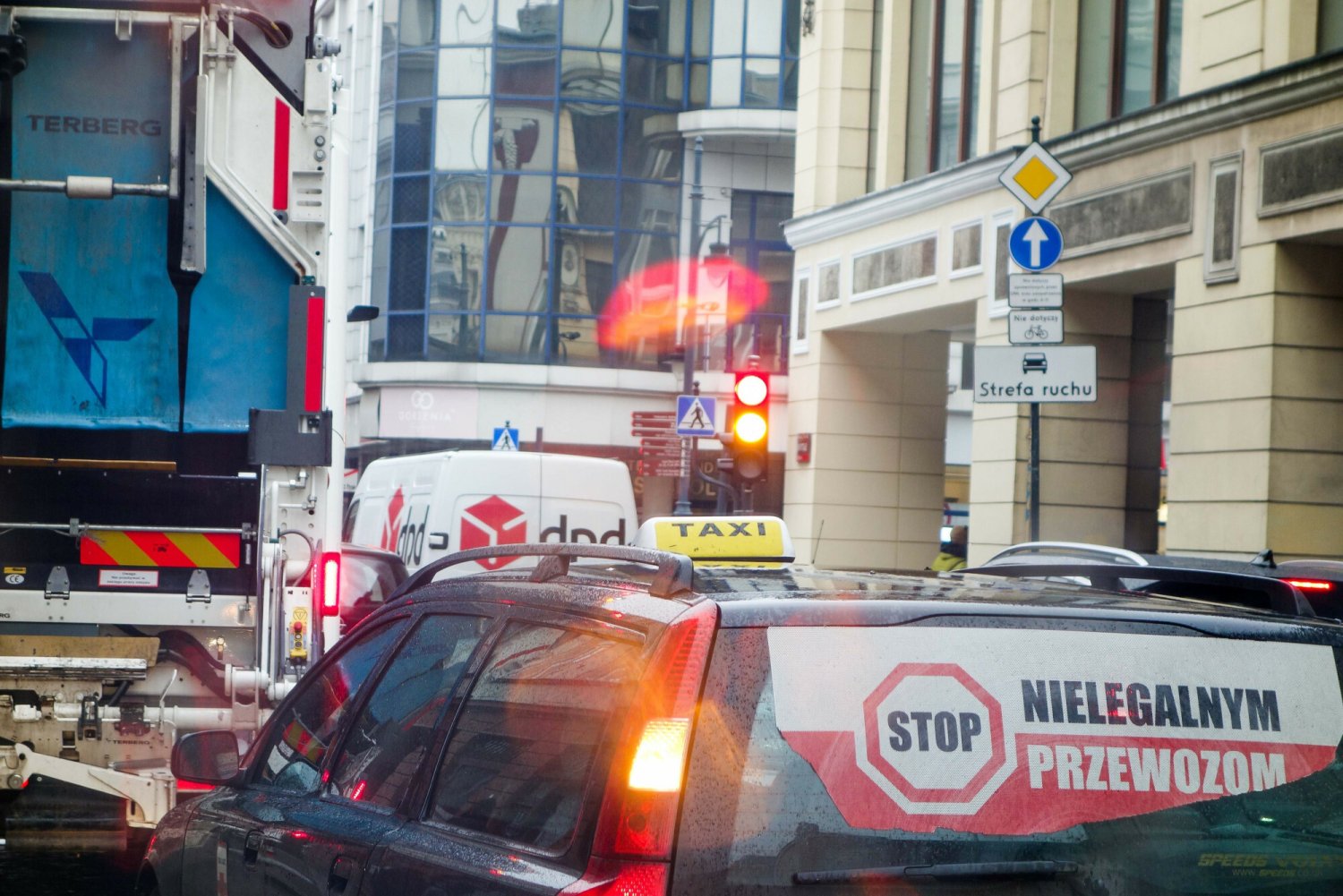 Taksówkarze na skraju bankructwa – Uber i Bolt wypierają ich z rynku