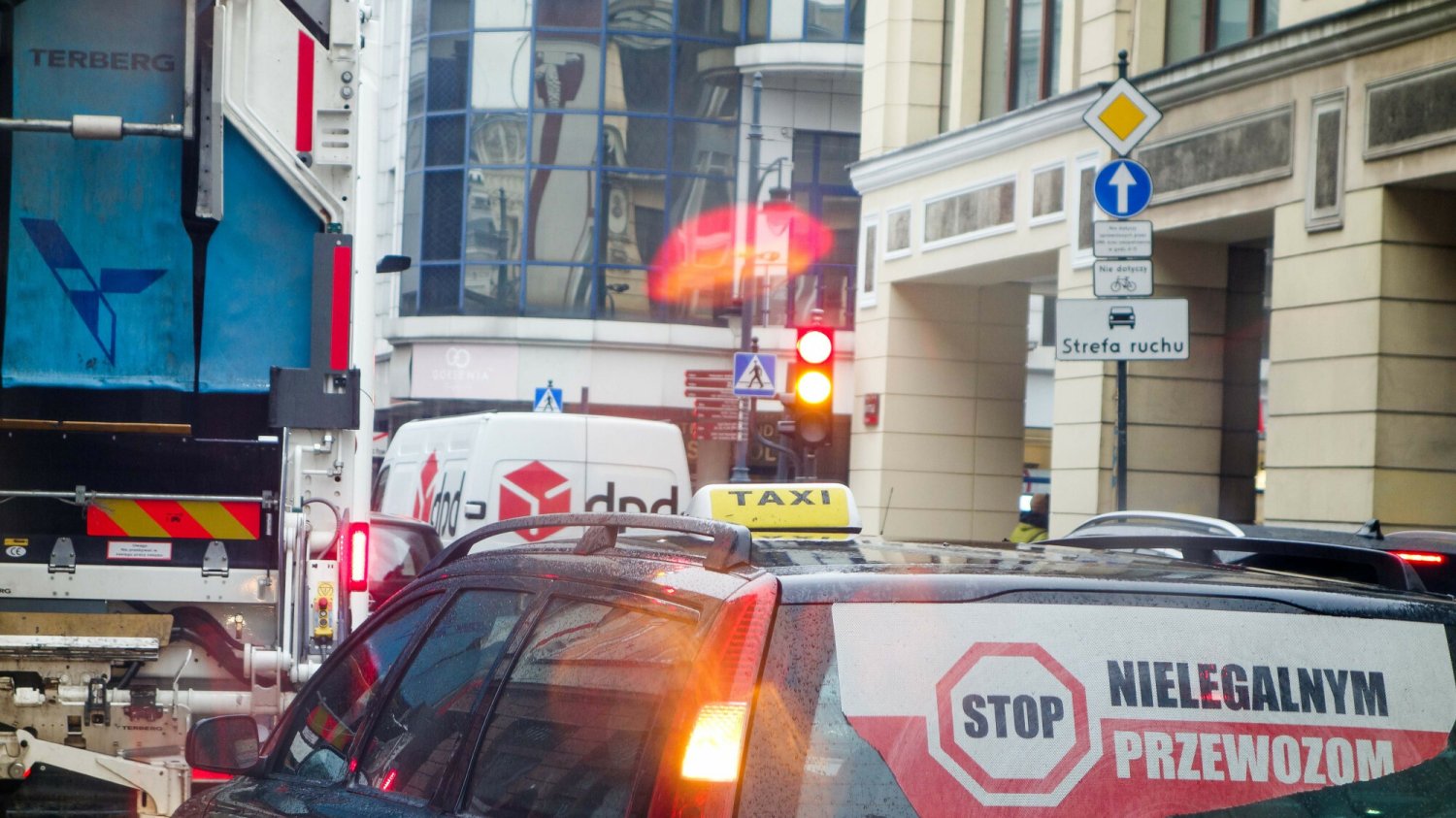 Taksówkarze na skraju bankructwa – Uber i Bolt wypierają ich z rynku