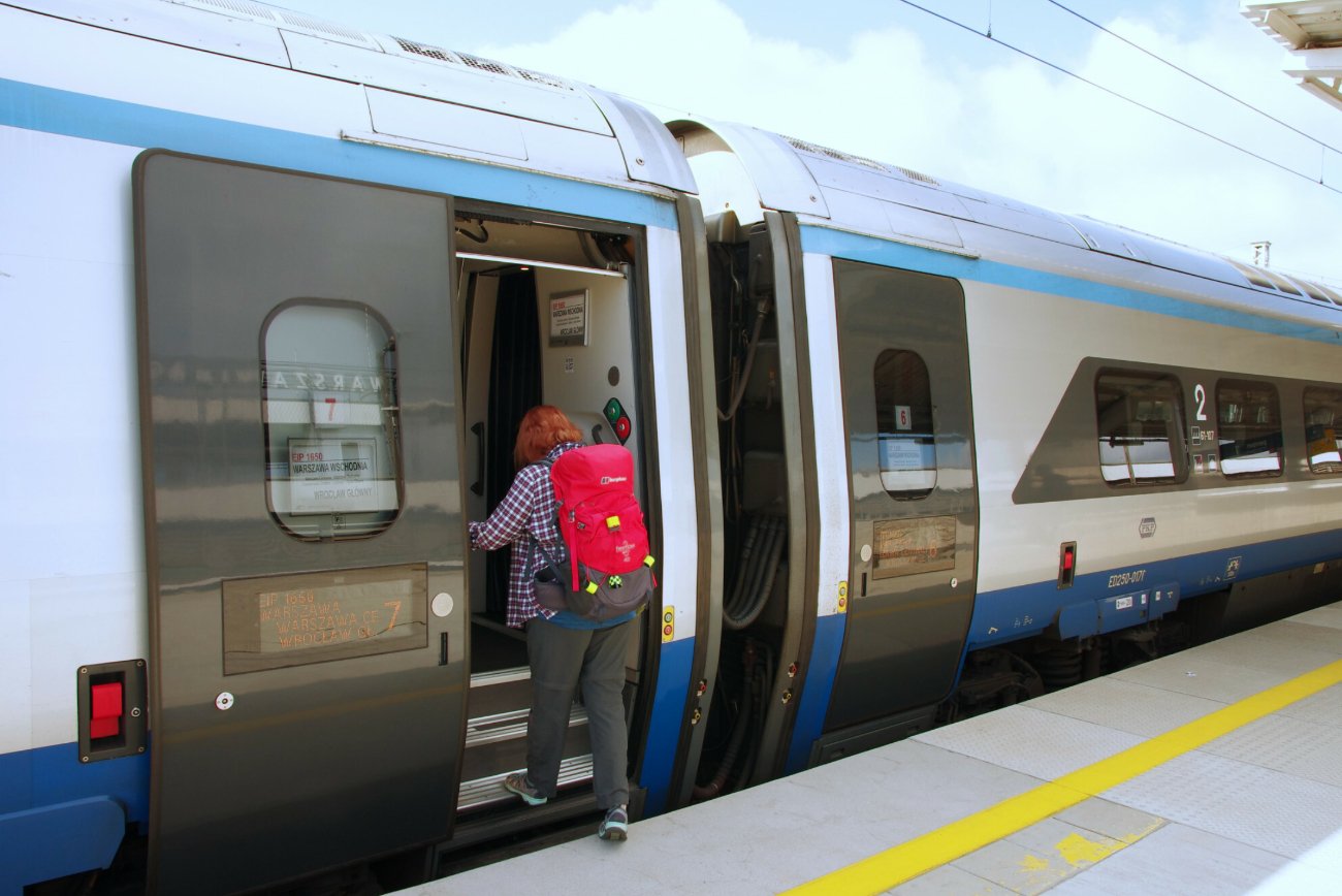 Pasażerka wsiada do Pendolino