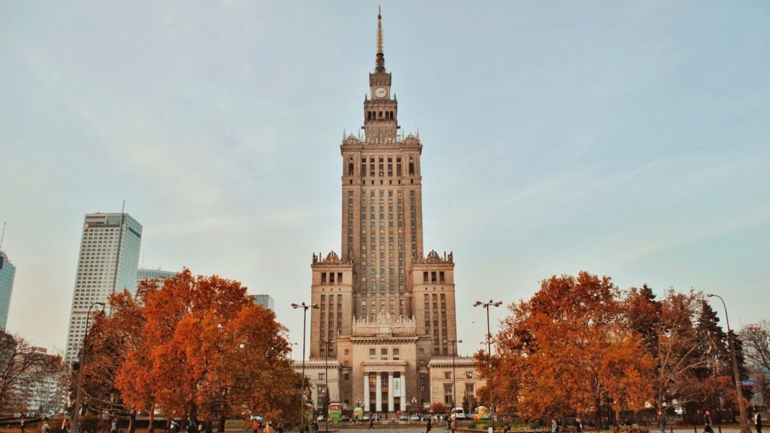 Utrata wpływów z PIT mocno uderzyła w finanse polskich miast. Szykują się duże cięcia wydatków i podwyżki.