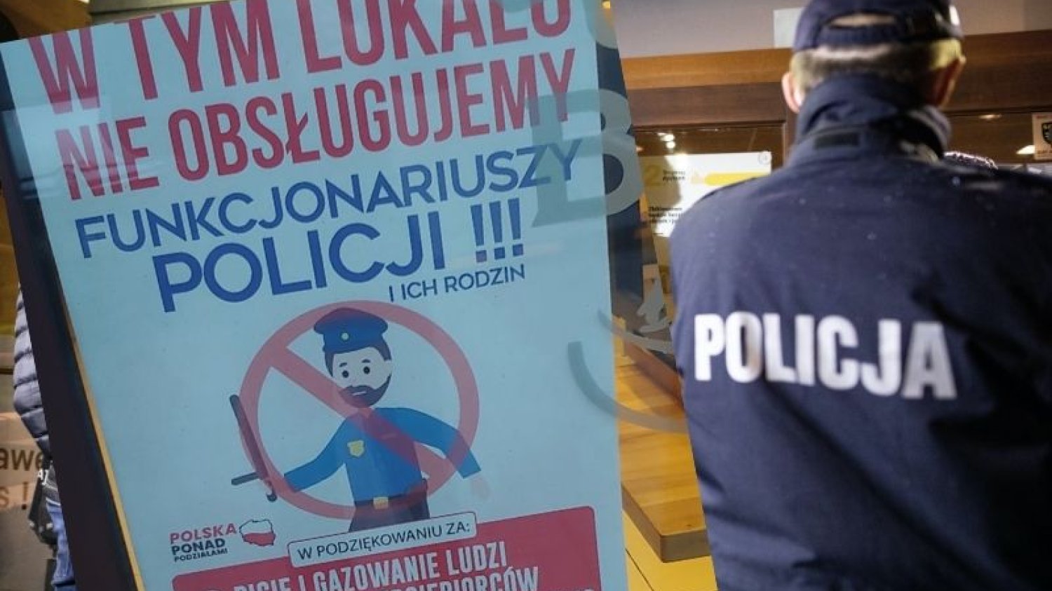 Na drzwiach toruńskiej restauracji Byczy Burger pojawił się plakat "W tym lokalu nie obsługujemy funkcjonariuszy policji"