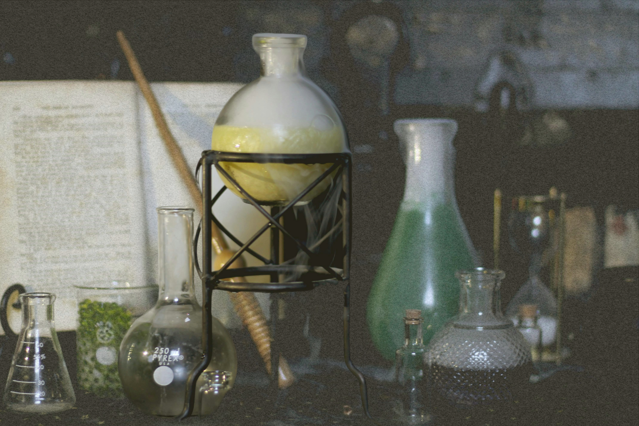 Naukowcy zmienili ołów w złoto. "Alchemia XXI" zachwyca fizyków, ale nie bankierów