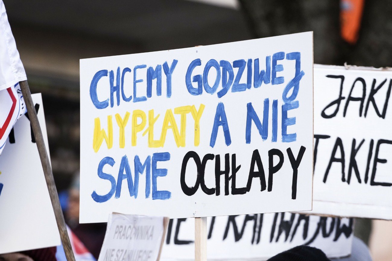 W 2022 roku przez 7 miesięcy pracujemy za darmo. To wina podatków, składek, opłat i wysokiej inflacji