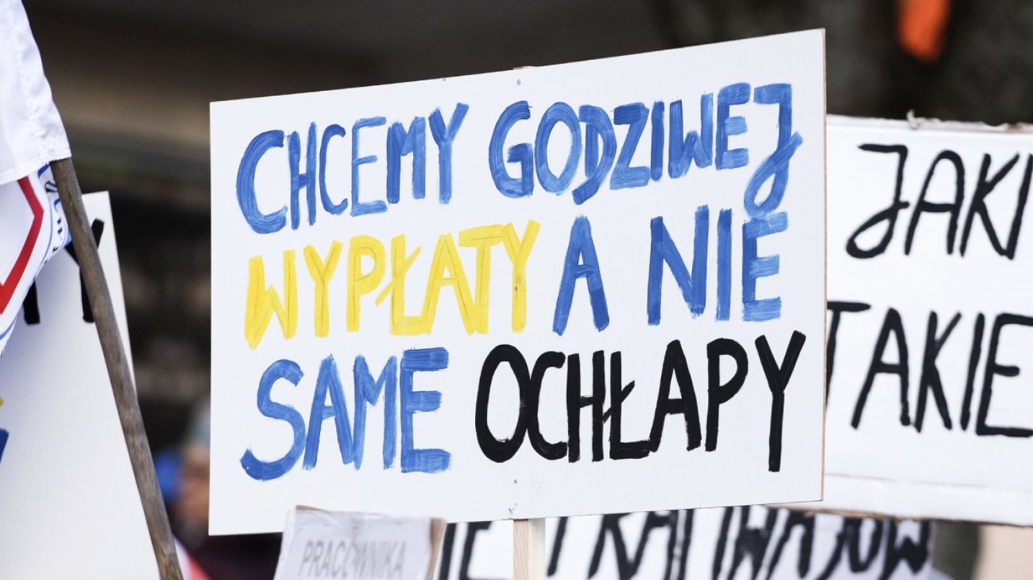 W 2022 roku przez 7 miesięcy pracujemy za darmo. To wina podatków, składek, opłat i wysokiej inflacji