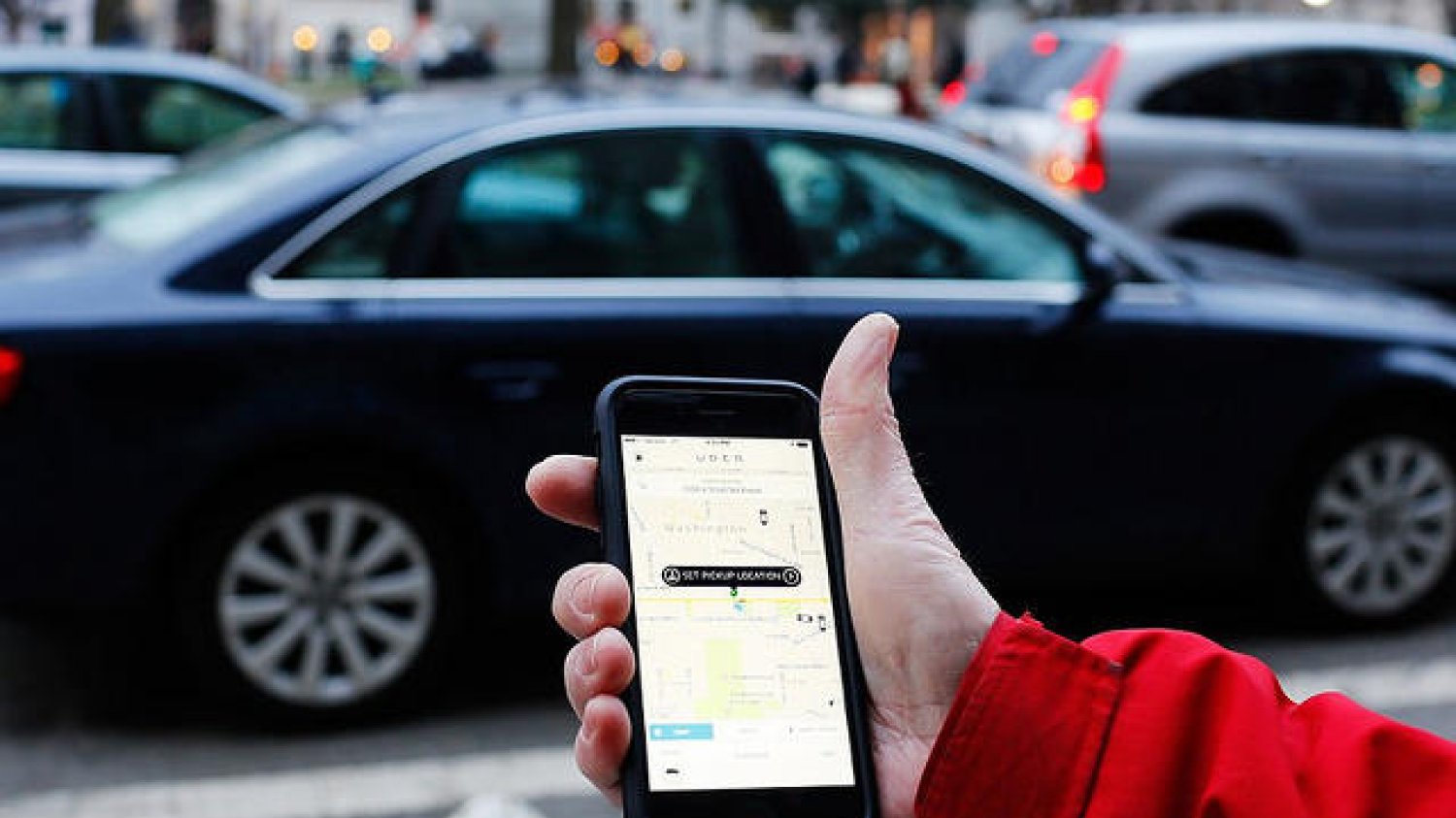 Uber bardzo dobrze zna swoich użytkowników. Do tego stopnia, że jest w stanie przewidzieć, kiedy są skłonni zapłacić więcej za przejazd.