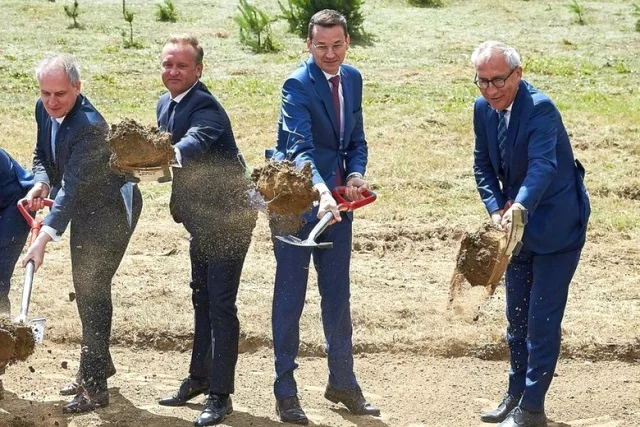 Premier Mateusz Morawiecki w trakcie inauguracji jednej z inwestycji realizowanych w ramach programu Mieszkanie Plus.