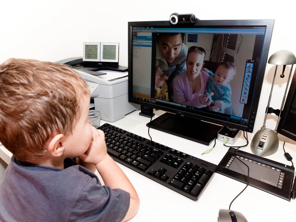 Skype czy Facebook Video Calling?