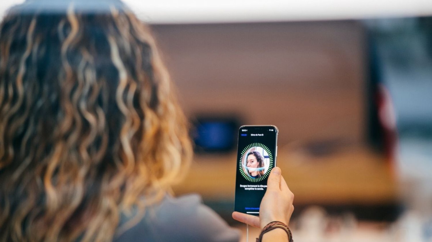 Facebook chce wprowadzić do Messengera technologię Face ID.