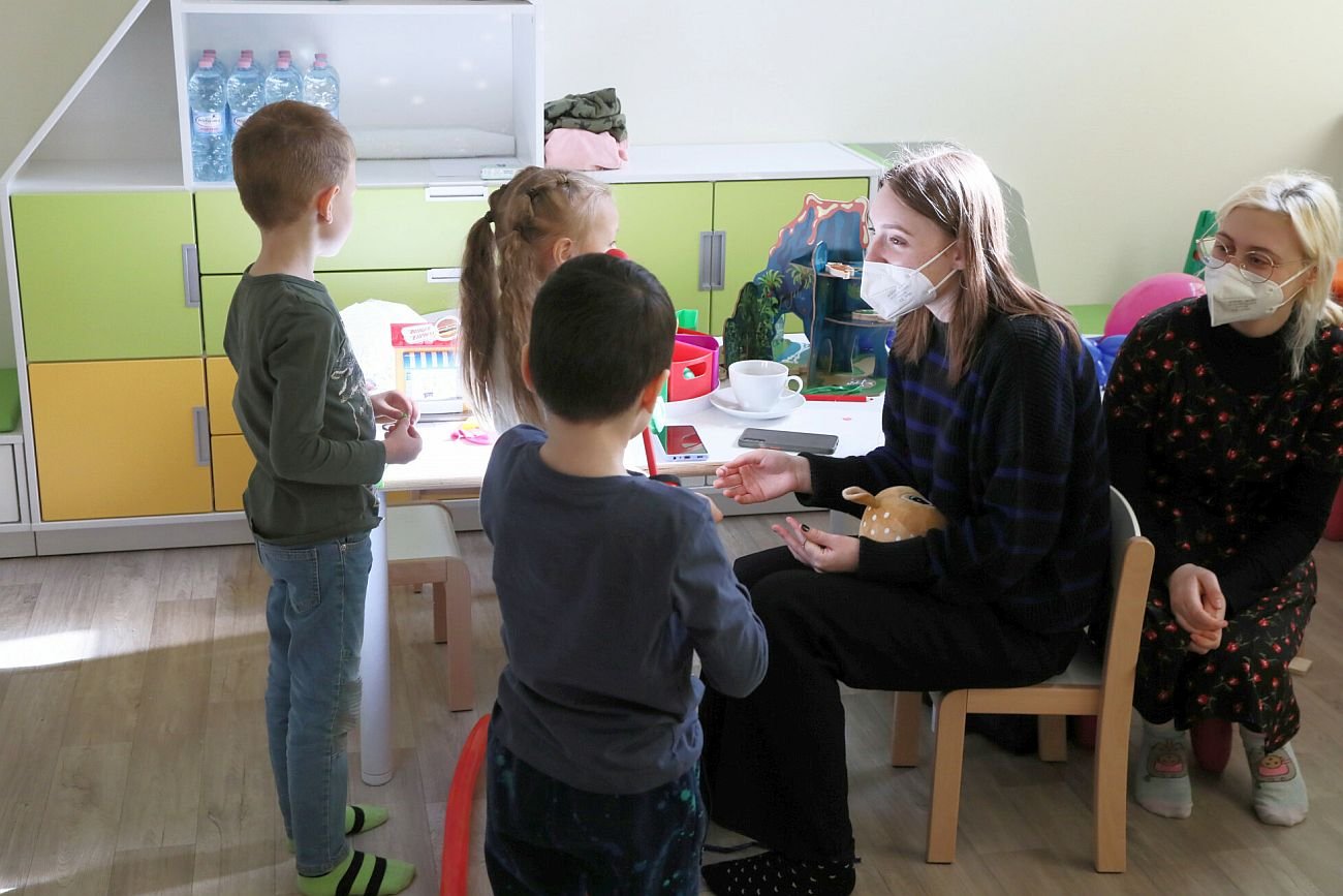 W Mazowieckim Centrum Neuropsychiatrii przy Koszykowej 79b otwarto dzienny punkt opieki nad ukraińskimi dziećmi wraz z bezpłatną pomocą psychologiczną