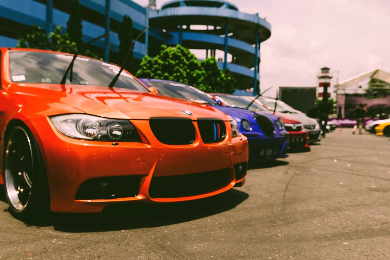 Co bardziej się opłaci - leasing czy wynajem? Polski Ład namotał w autach dla przedsiębiorców