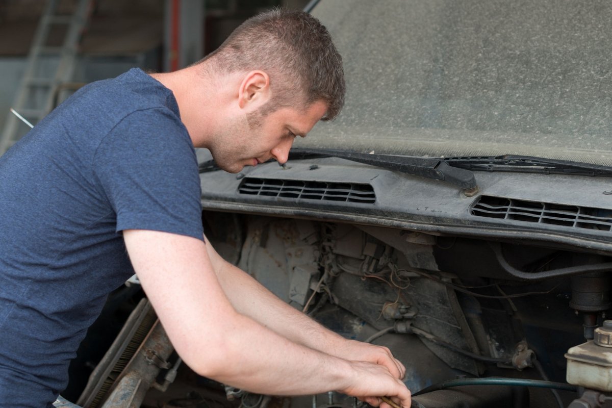 Nawet milion starych aut z Europy może być nielegalnie demontowanych w Polsce.
