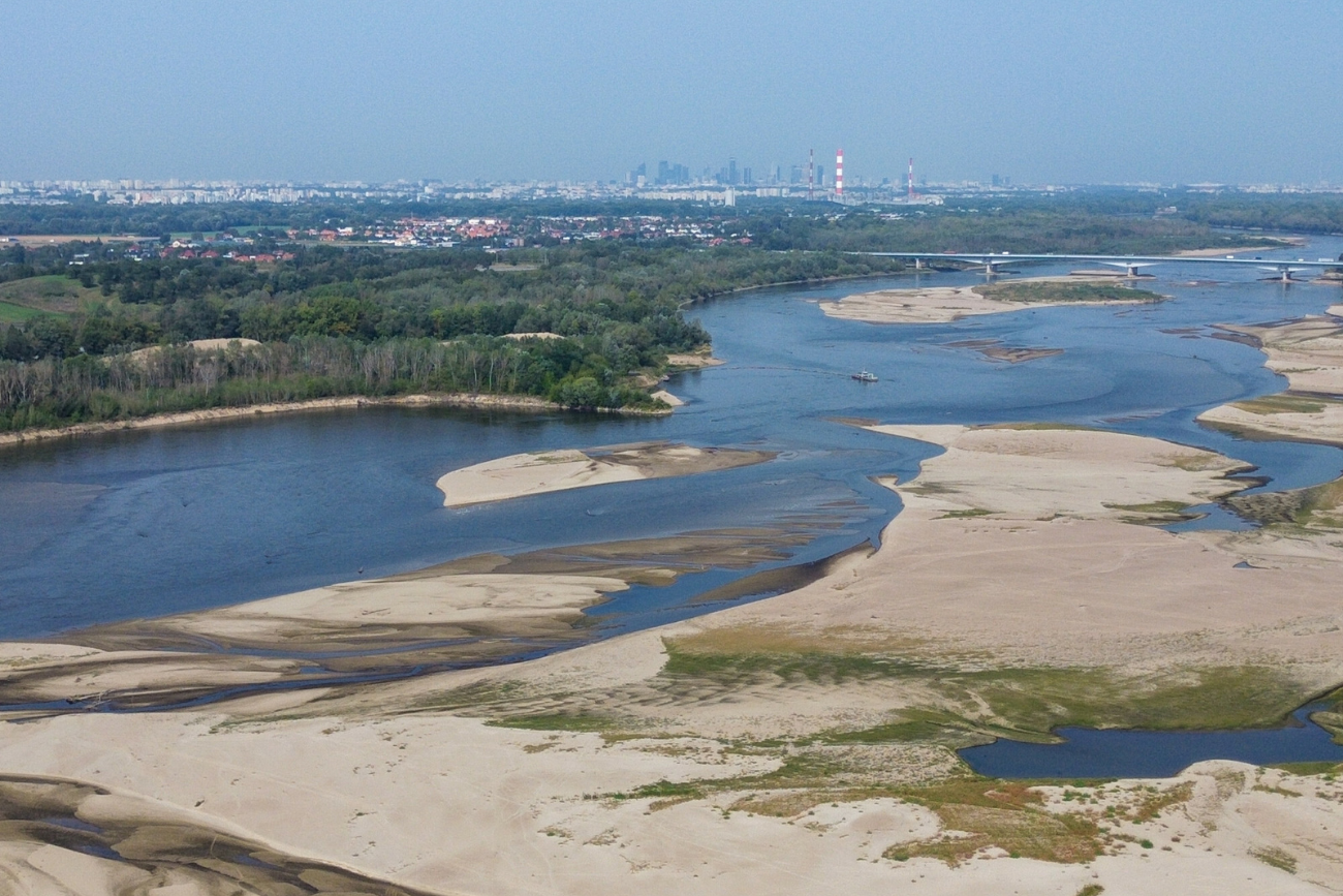 Instytut Meteorologii i Gospodarki Wodnej – Państwowy Instytut Badawczy (IMGW-PIB) na bieżąco kontroluje sytuację hydrologiczną w kraju. To, co dzieje się teraz, jest jednak nowym zjawiskiem i pokłosiem wyjątkowo ciepłej zimy.
