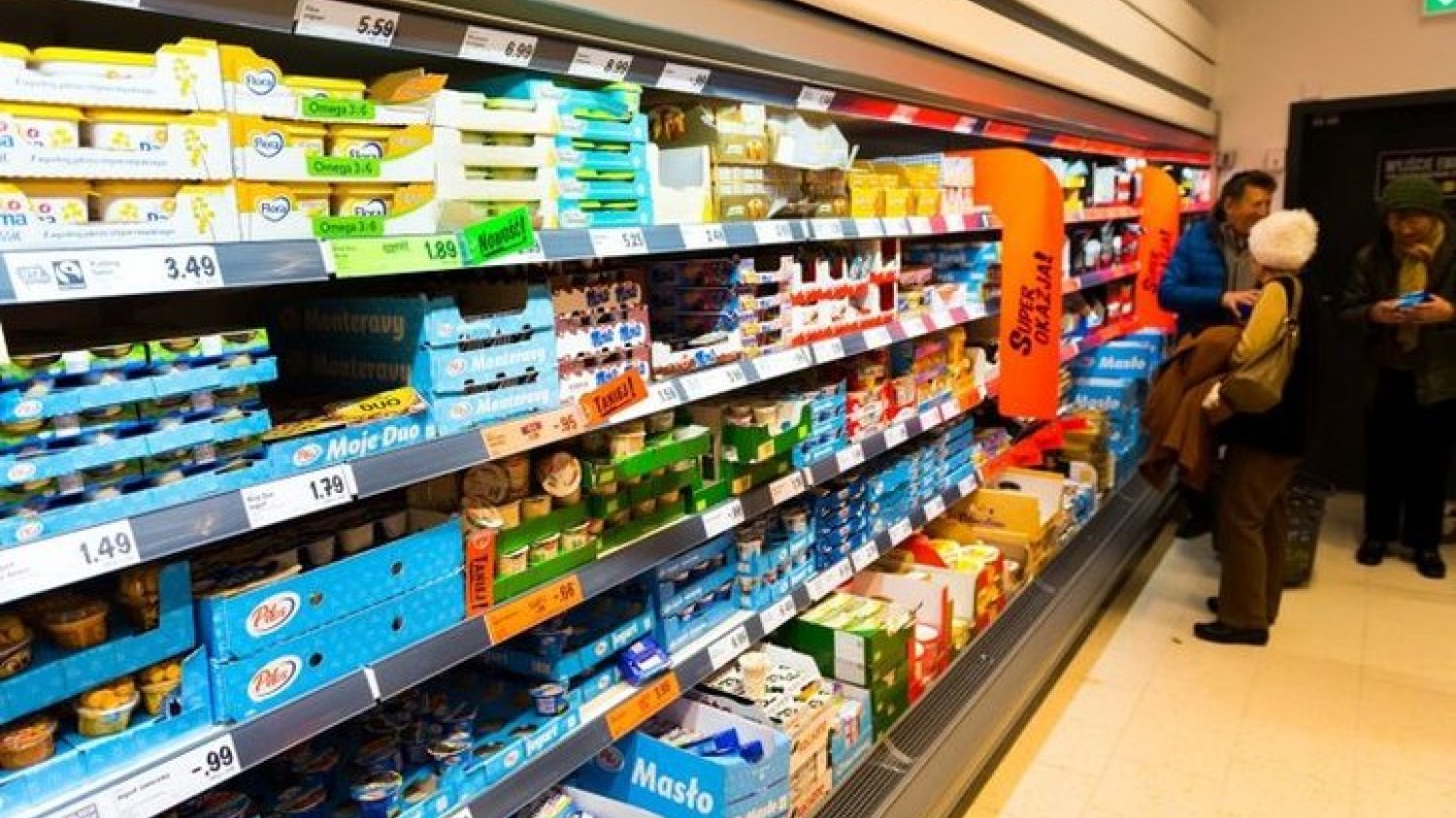 Z powodu spowolnienia gospodarczego spowodowanego koronawirusem 21 proc. z nas planuje oszczędzać nawet na podstawowych produktach.