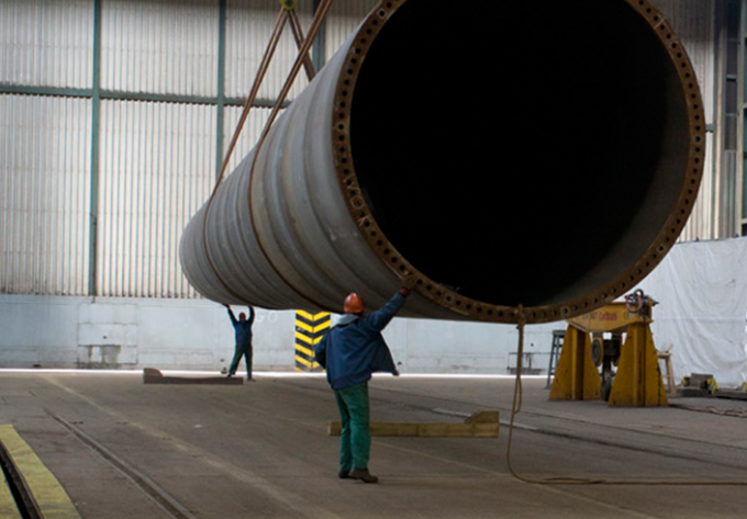 Produkcja wież wiatrowych w GSG Towers.