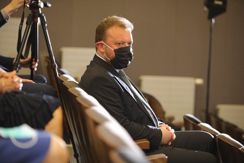 Czy były minister zdrowia wspierał karierę swojego brata?