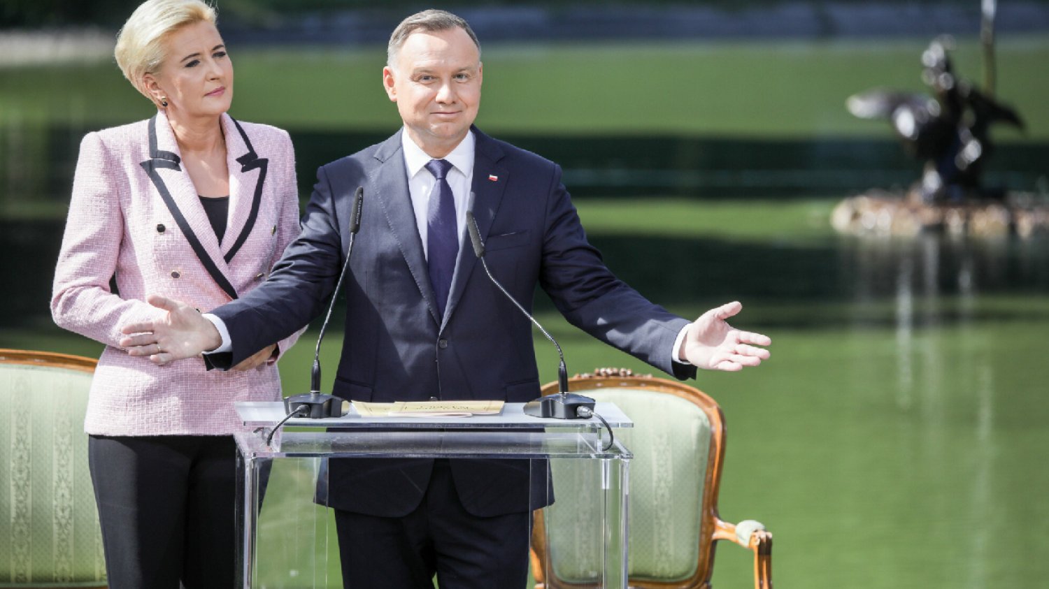 Andrzej Duda i Agata Duda w Ogrodzie Saskim Narodowe czytanie tegorocznej lektury - "Moralnosci pani Dulskiej" Gabrieli Zapolskiej