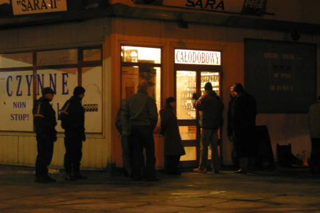 Coraz więcej polskich miast wydaje wojnę sprzedaży alkoholu w nocy