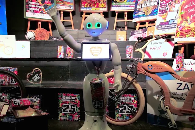 Oto Pepper, kwestujący robot.