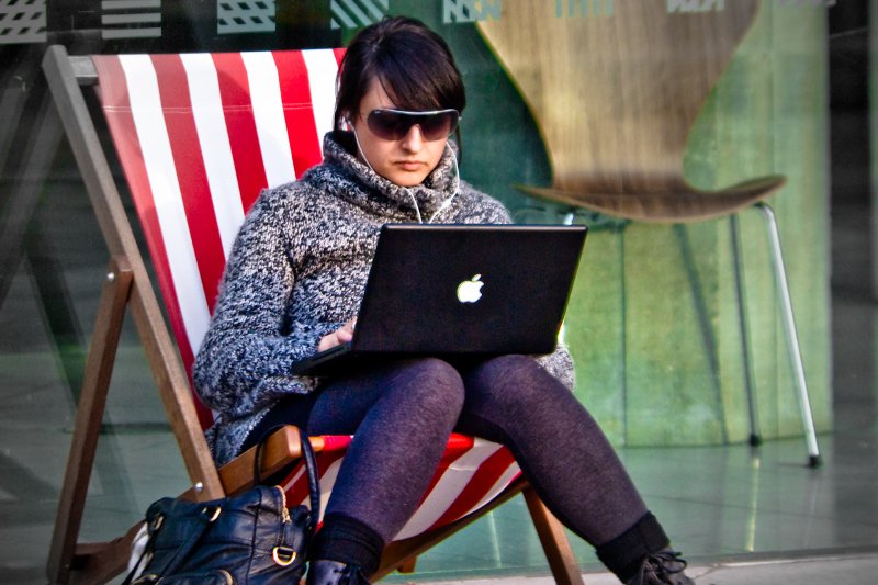 Jak rozpocząć realizację marzeń o własnym biznesie, nie rezygnując z pracy na etacie? W zależności od biznesowego modelu niektóre start-upy można odpalić po godzinach pracy