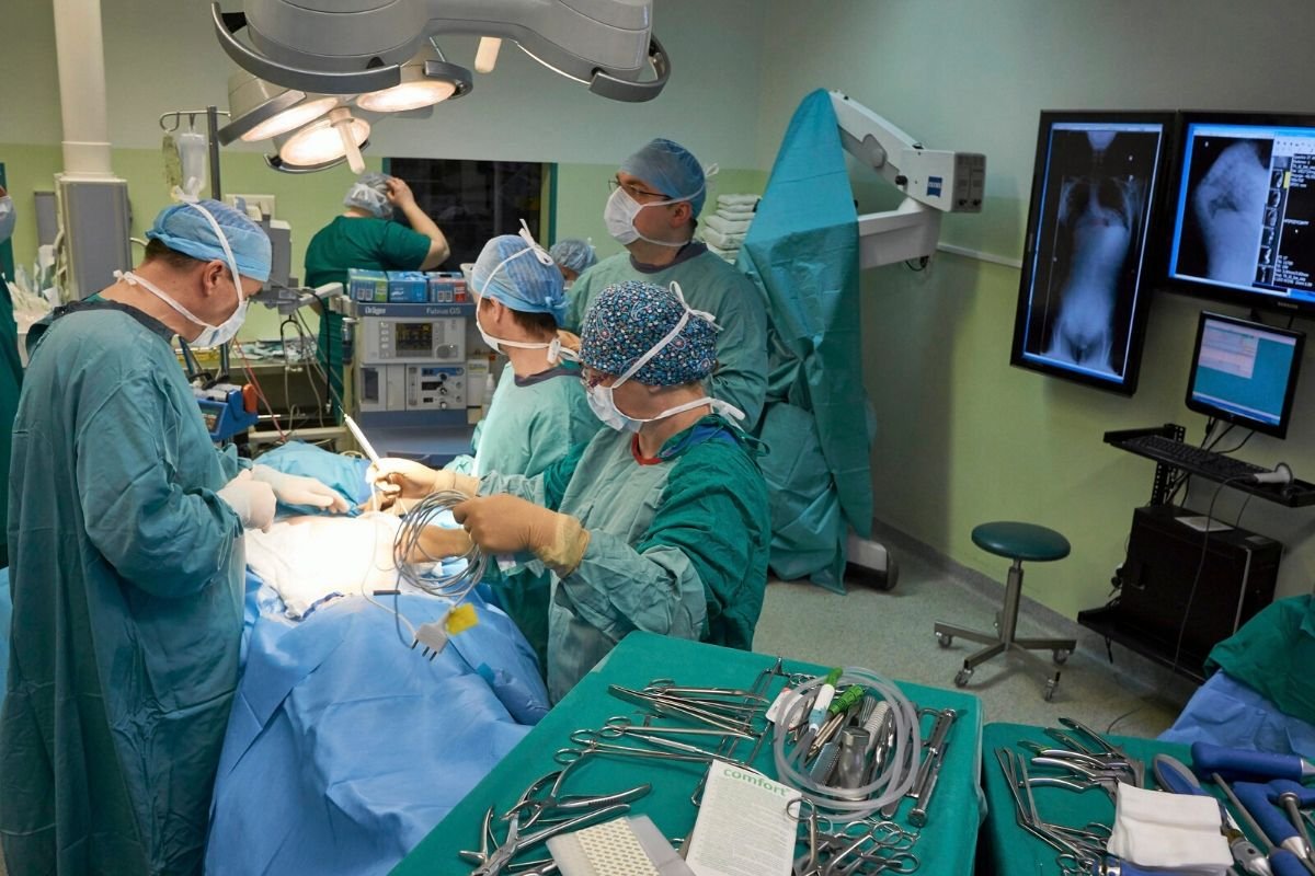 Szef OZZL chciałby, żeby lekarze nie mogli łączyć pracy w publicznej i prywatnej opiece zdrowotnej. Jego pomysł spotkał się z ogromnym oporem.