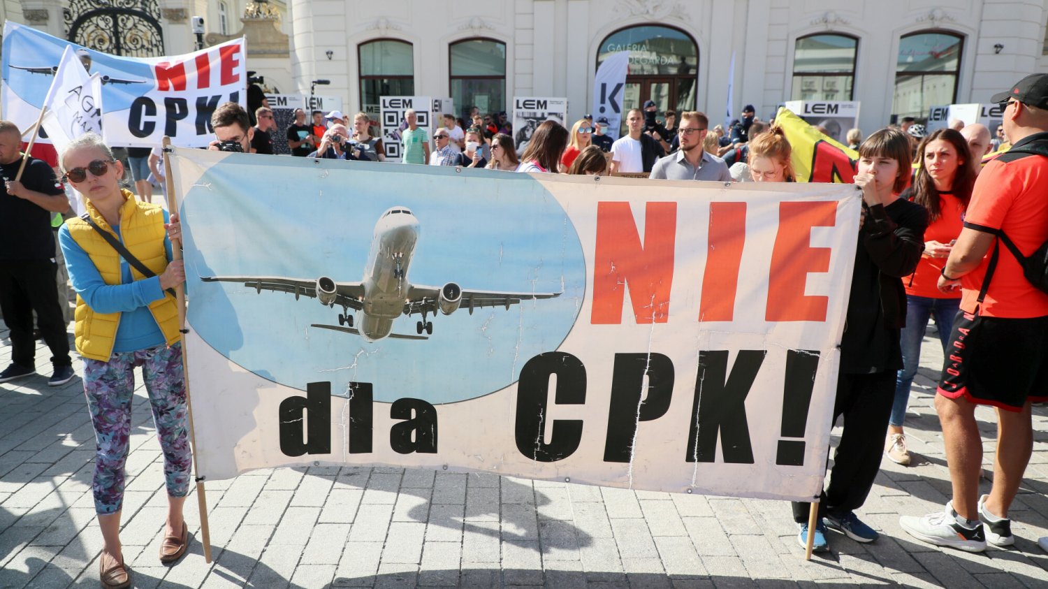 protest przeciwko budowie CPK, baner z napisem "Nie dla CPK"