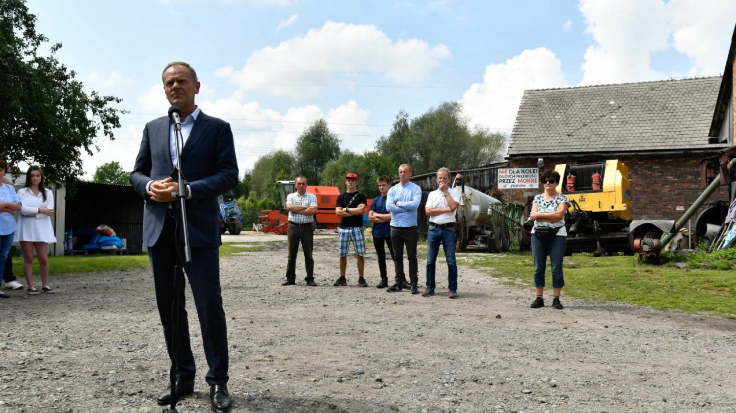 Donald Tusk wcześniej popierał m.in. protestujących mieszkańców na terenach budowy.